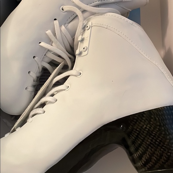 Custom Aura Skates - Picture 2 of 3